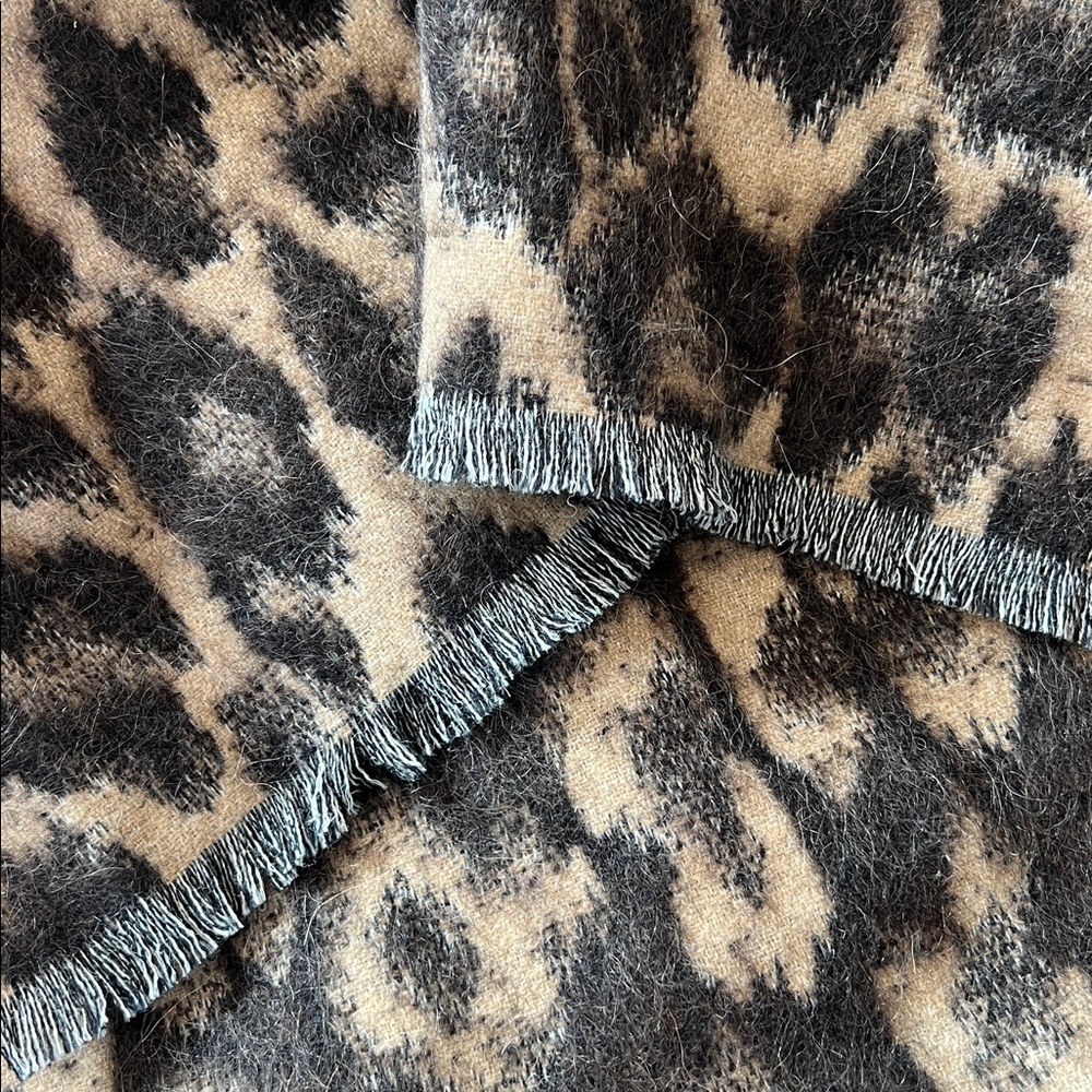 SOLD Sézane Leopard Camel Santorin Scarf - Picture 6 of 7